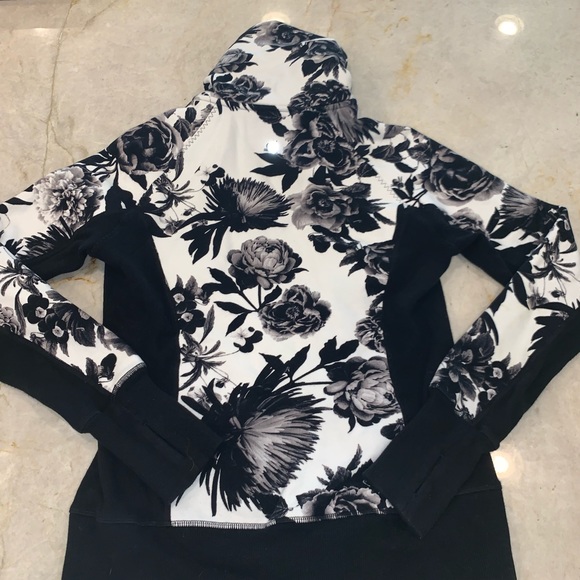 Lulu lemon Zip Up Jacket - Picture 2 of 6